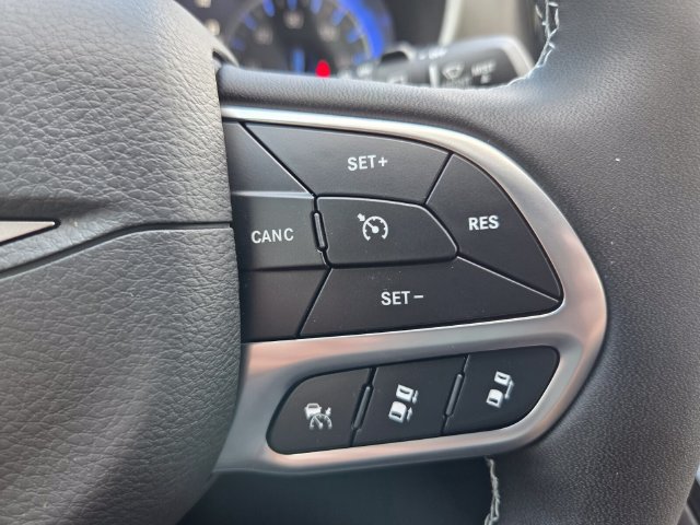 New 2027 Chrysler Pacifica Select FWD image 28