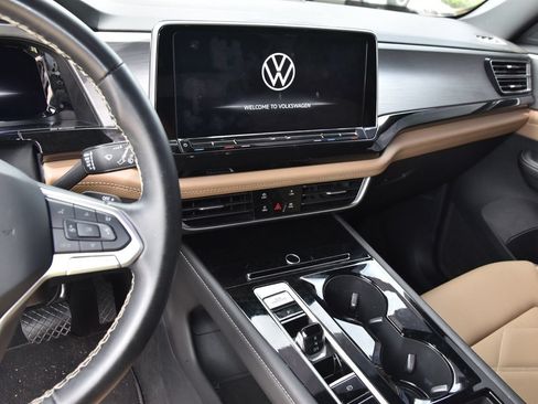 Used 2024 Volkswagen Atlas Cross Sport SE w/ Panoramic Sunroof Package FWD image 10