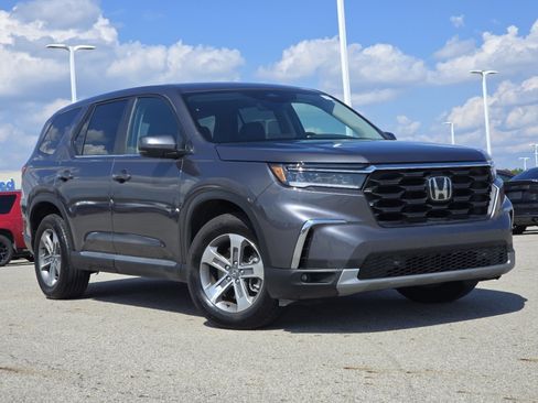Used 2025 Honda Pilot EX-L image 2