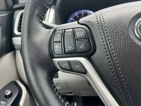 Used 2018 Toyota Highlander XLE AWD/4WD image 27