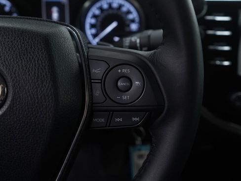 Used 2018 Toyota Camry SE image 18