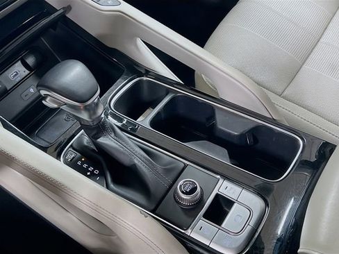 Certified 2022 Kia Telluride EX w/ EX Premium Package image 17