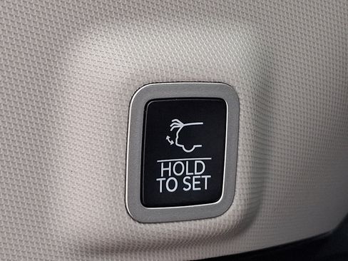 Certified 2023 Jeep Grand Cherokee Limited AWD/4WD image 28