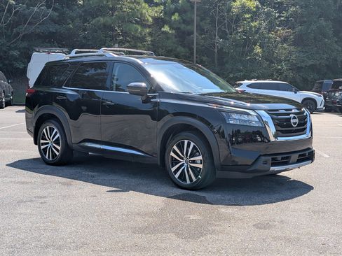 Used 2025 Nissan Pathfinder Platinum w/ Cargo Package FWD image 11