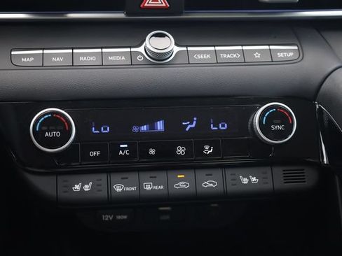 Certified 2025 Hyundai Elantra Limited FWD image 18