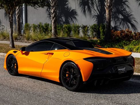 Used 2025 McLaren Artura RWD image 22