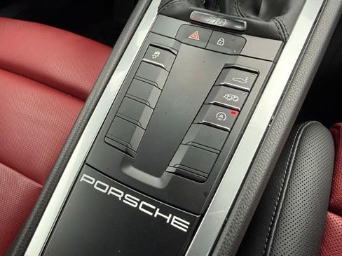 Used 2024 Porsche 718 Cayman w/ Premium Package image 17