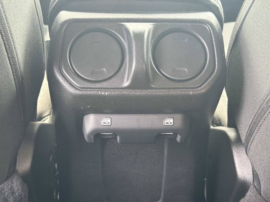 Used 2022 Jeep Wrangler Unlimited Sport AWD/4WD image 16
