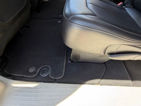 Certified 2023 Chrysler Pacifica Touring-L FWD image 20