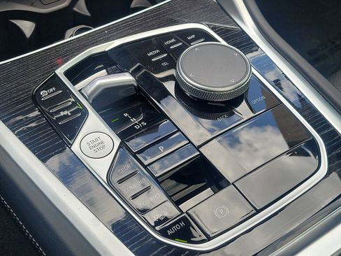 Used 2025 BMW X6 xDrive40i w/ Premium Package image 31