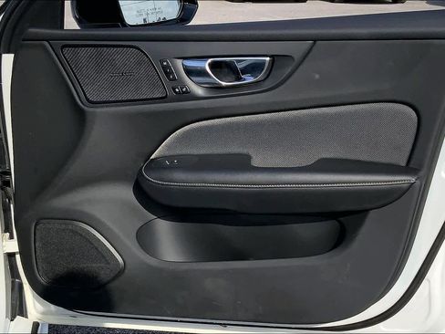 Used 2022 Volvo S60 B5 R-Design image 22