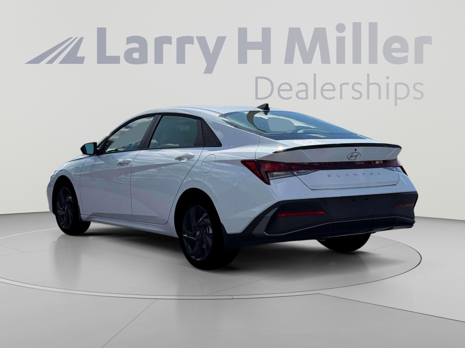 New 2026 Hyundai Elantra SEL Sport FWD image 5
