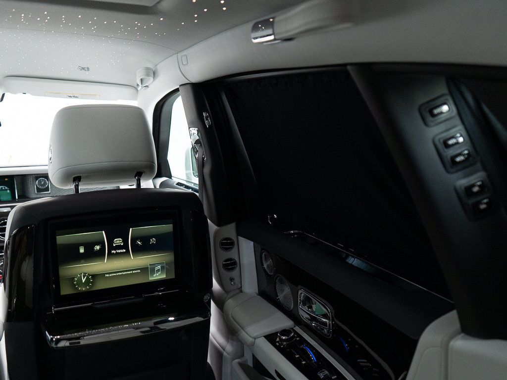 Certified 2023 Rolls-Royce Phantom Sedan RWD image 32