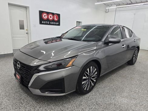 Used 2023 Nissan Altima 2.5 SV FWD image 4