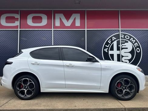 Used 2023 Alfa Romeo Stelvio Veloce AWD/4WD image 4