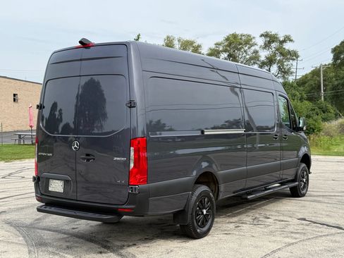 Used 2021 Freightliner Sprinter 2500 AWD/4WD image 4