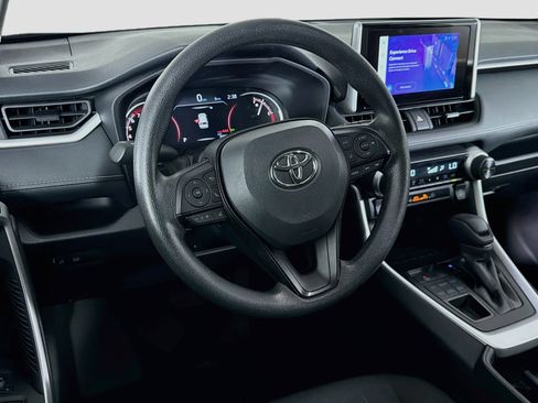 Used 2025 Toyota RAV4 XLE AWD/4WD image 18