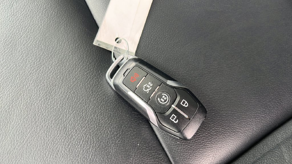 Used 2017 Ford Explorer XLT w/ Equipment Group 202A AWD/4WD image 23