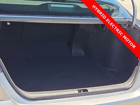Used 2025 Toyota Camry SE FWD image 9