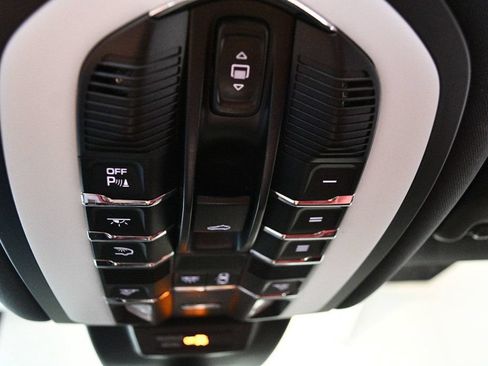 Used 2020 Porsche Macan S AWD/4WD image 60