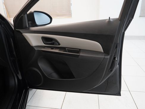 Used 2012 Chevrolet Cruze LS image 24