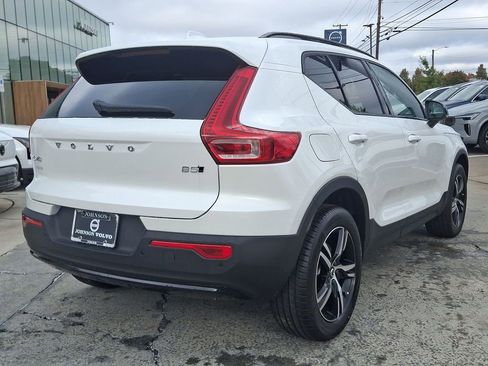 New 2026 Volvo XC40 B5 Core w/ Climate Package image 4