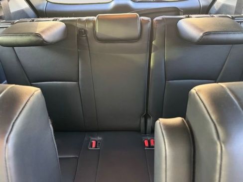 Used 2023 Toyota Highlander XLE AWD/4WD image 8