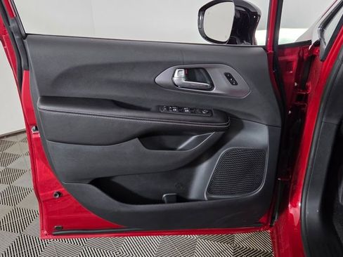 New 2026 Chrysler Pacifica Select image 13