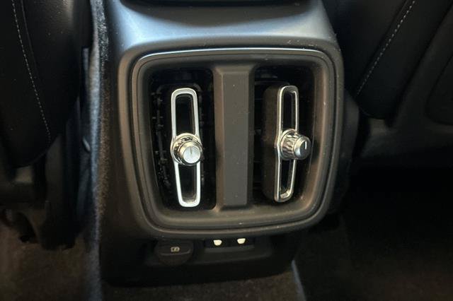 Certified 2026 Volvo XC40 B5 Plus AWD/4WD image 13