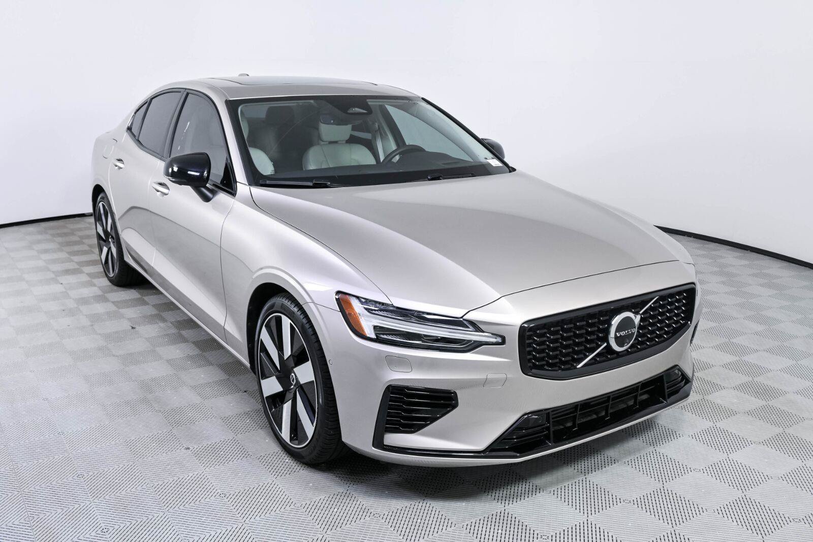 Certified 2024 Volvo S60 T8 Ultimate w/ Climate Package AWD/4WD image 26
