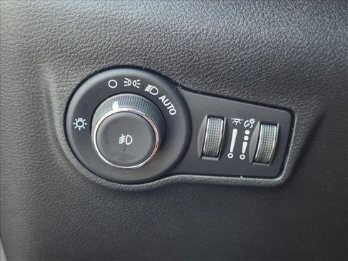 Used 2022 Jeep Compass Latitude w/ Sun and Sound Group FWD image 13