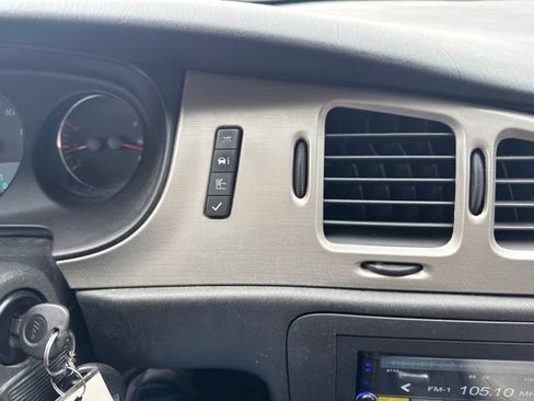 Used 2007 Chevrolet Monte Carlo LT FWD image 24