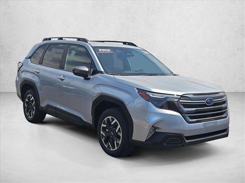 Certified 2025 Subaru Forester Premium AWD/4WD image 3