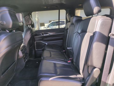 Certified 2022 Jeep Wagoneer Series I image 15