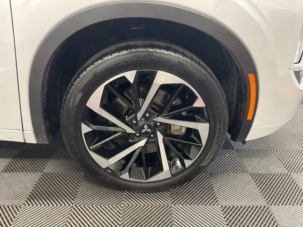 Used 2023 Mitsubishi Outlander SEL AWD/4WD image 25