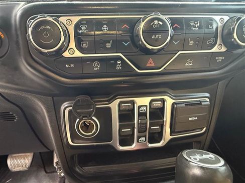 Used 2019 Jeep Wrangler Unlimited Sahara image 27