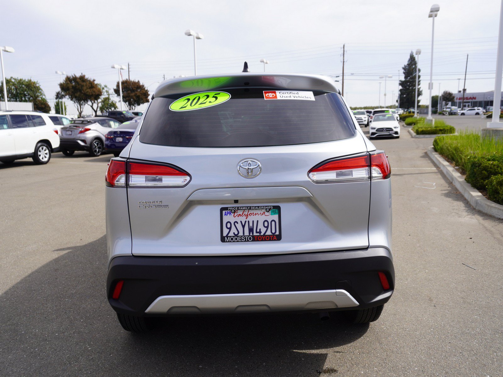 Used 2025 Toyota Corolla Cross L FWD image 9