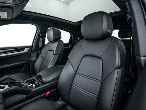 Certified 2025 Porsche Cayenne Coupe image 21