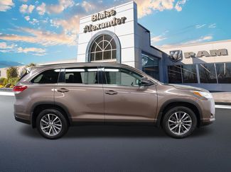 Used 2019 Toyota Highlander XLE video 2