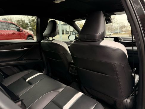 Used 2025 Toyota Camry SE image 29