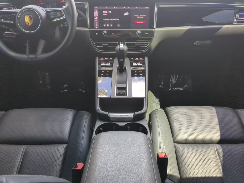 Used 2022 Porsche Macan AWD/4WD image 14