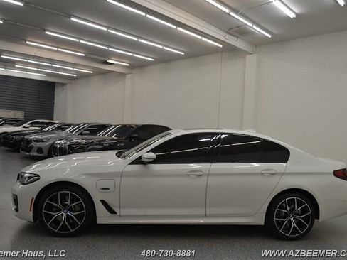Used 2023 BMW 530e w/ M Sport Package RWD image 5