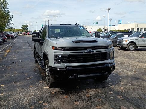 Used 2025 Chevrolet Silverado 2500 Custom w/ Custom Value Package AWD/4WD image 1