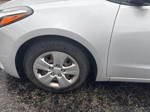 Used 2017 Kia Forte LX FWD image 10