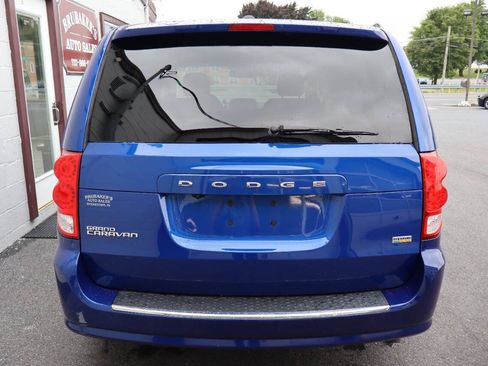 Used 2019 Dodge Grand Caravan SE w/ UConnect Hands-Free Group FWD image 3