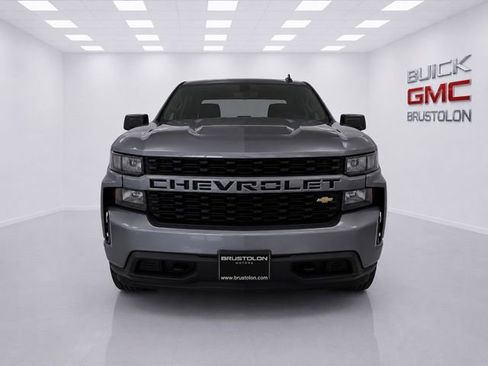 Used 2019 Chevrolet Silverado 1500 Custom w/ Custom Convenience Package AWD/4WD image 2
