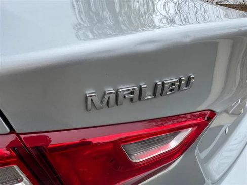 Used 2018 Chevrolet Malibu LT FWD image 10