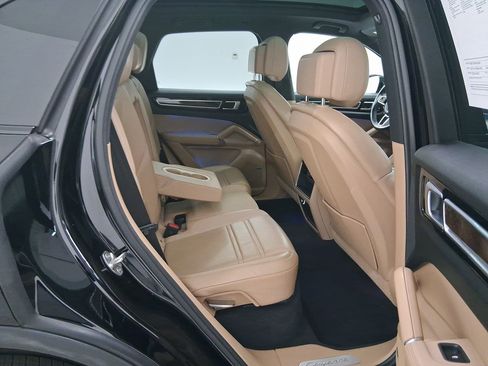 Used 2021 Porsche Cayenne image 31