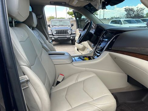 Used 2017 Cadillac Escalade Premium Luxury AWD/4WD image 19