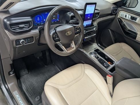 Used 2023 Ford Explorer Platinum w/ Premium Technology Package AWD/4WD image 12